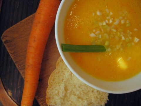 морковена крем супа с топено сирене