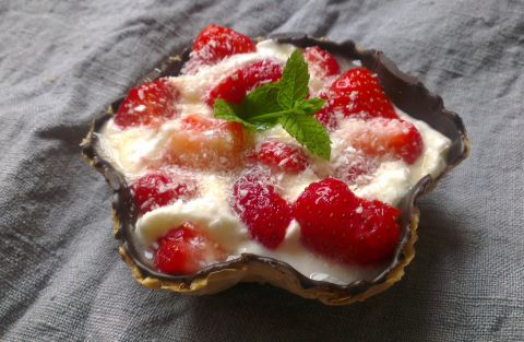Лесен десерт с ягоди
